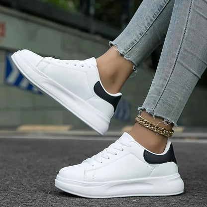 Dariah | Damen Sneaker mit Schnürung und dicker Sohle und Form