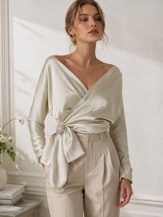 Wanda | Damen Wickelbluse mit schulterfreiem Ausschnitt und langen Ärmeln | Luxuriös