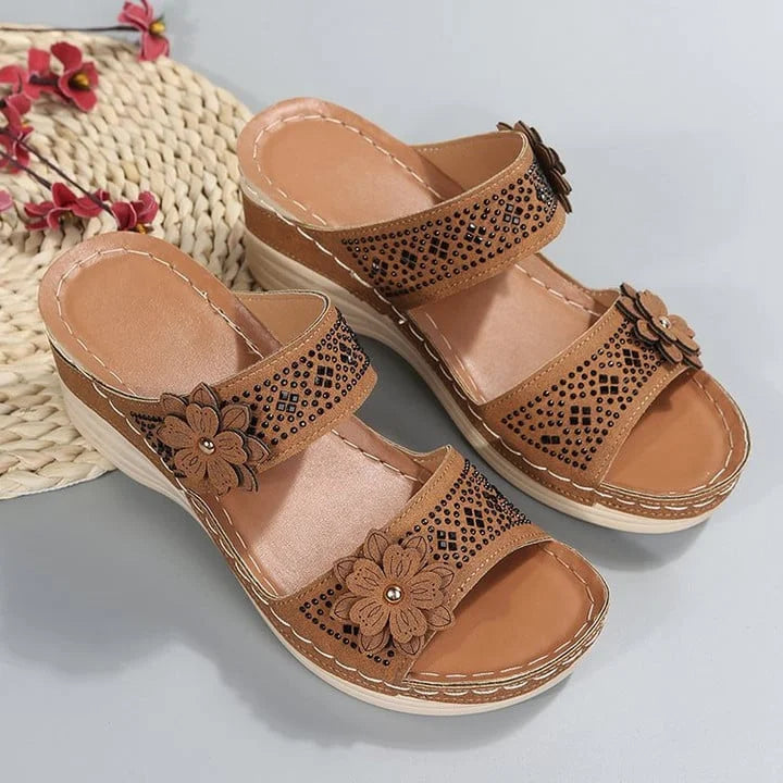 Sila | Damen orthopädische Keilsandalen mit verzierten Riemen