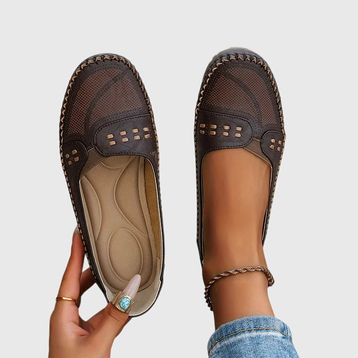 Paula | Damen perforierte Slip-On Loafer mit Naht vorn