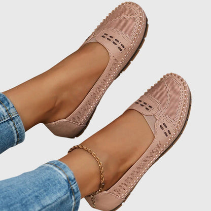 Paula | Damen perforierte Slip-On Loafer mit Naht vorn