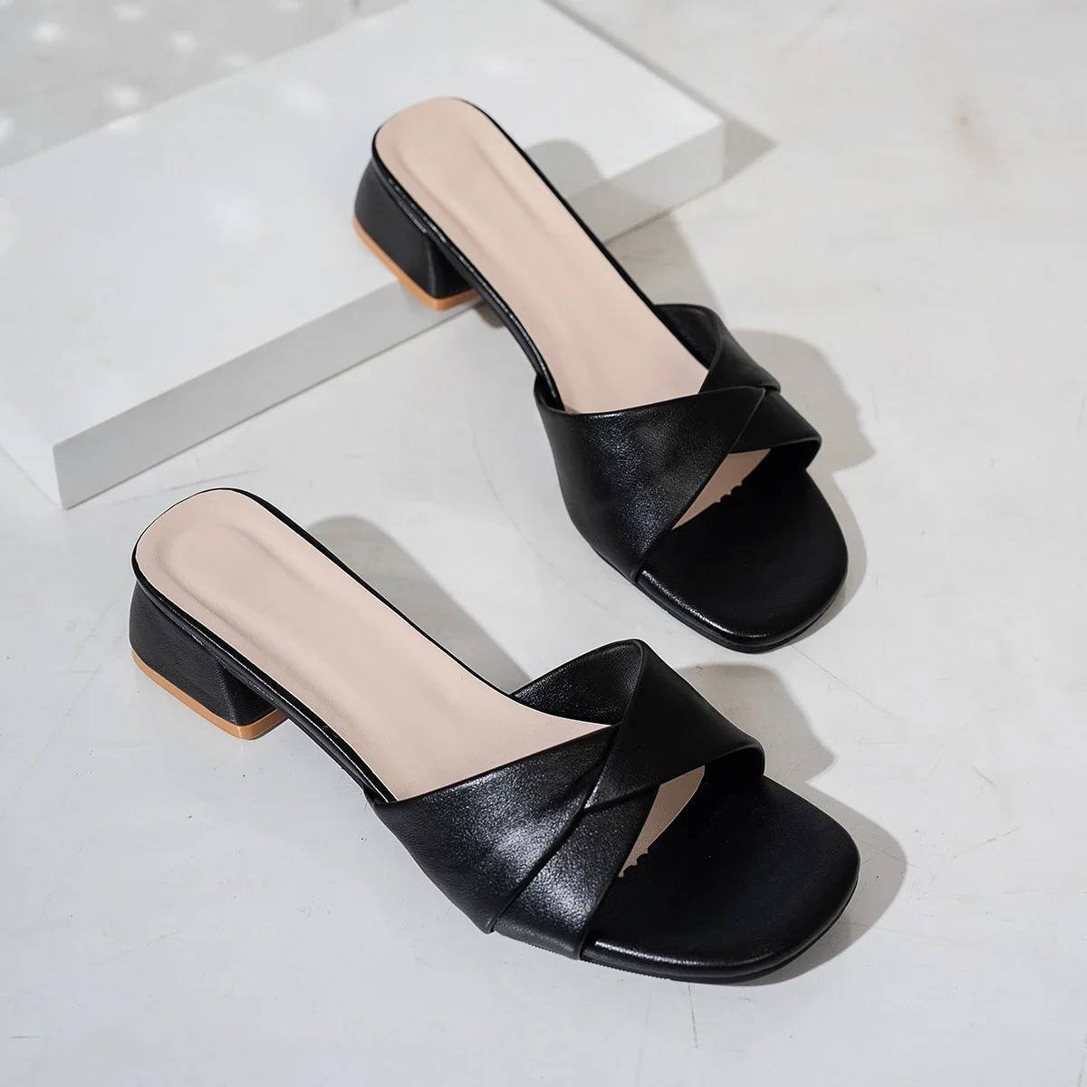 Patricia | Sandals with Cross Straps and Block Heel