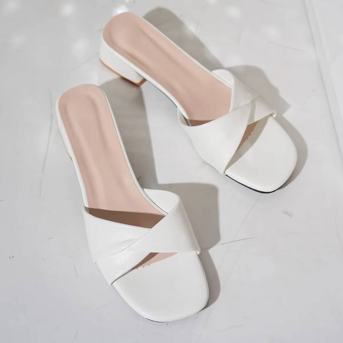 Patricia | Sandals with Cross Straps and Block Heel