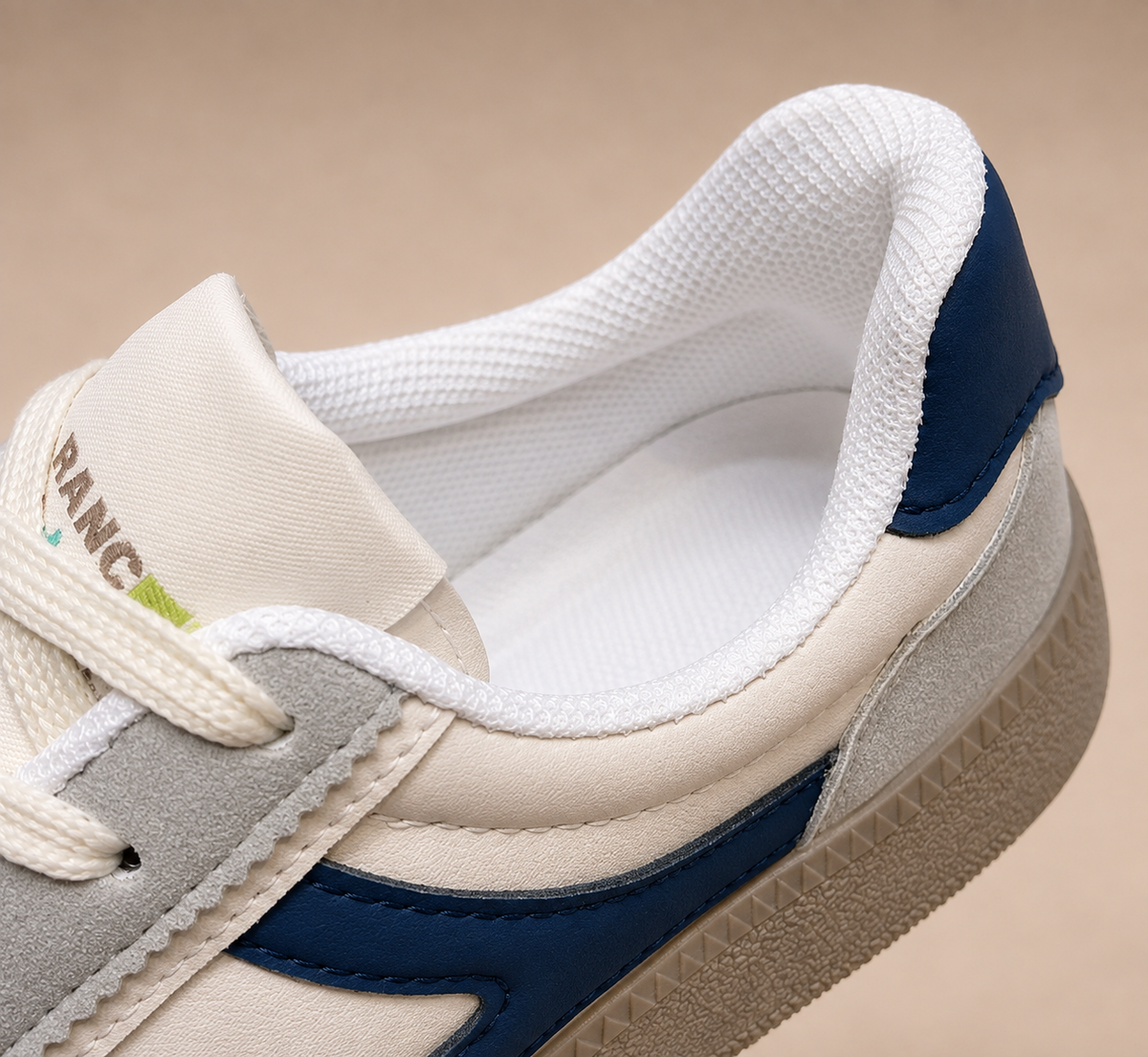 Ingrid | Orthopädische Sneaker mit Schnürung und Kontraststreifen