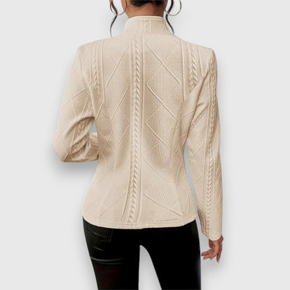 Margaux | Damen Strickjacke mit Stehkragen und Kabelstrickmuster