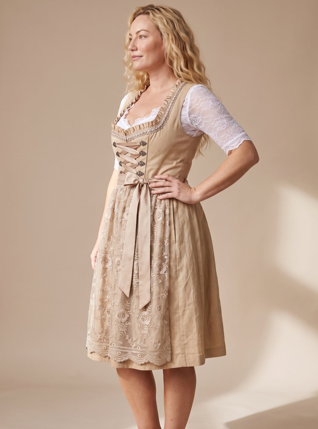 Chiara | Damen knielanges Trachten-Dirndl mit Spitzenbluse