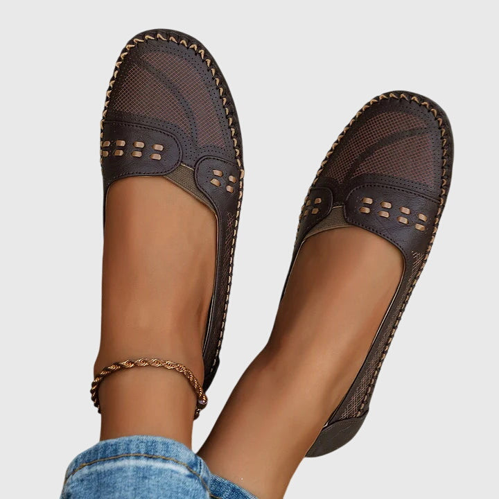 Paula | Damen perforierte Slip-On Loafer mit Naht vorn