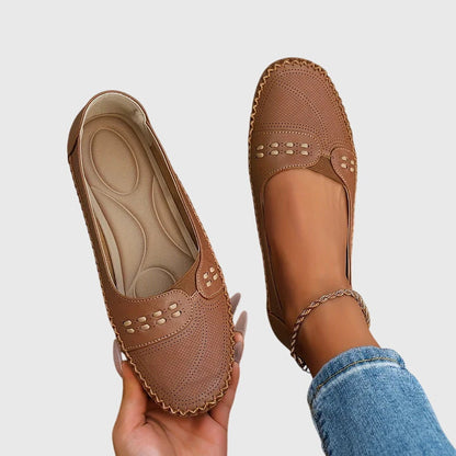 Paula | Damen perforierte Slip-On Loafer mit Naht vorn