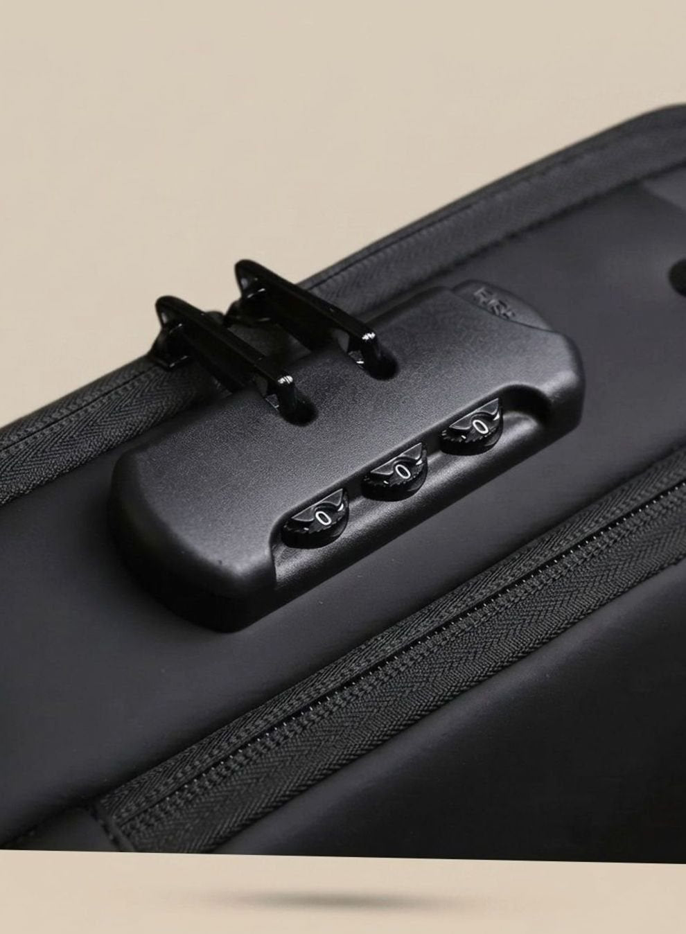 Balthasar | Herren Umhängetasche mit USB-Anschluss