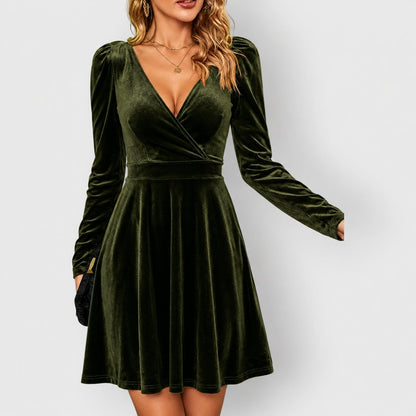 Lynn | Damen Samt-Skaterkleid mit langen Ärmeln und V-Ausschnitt